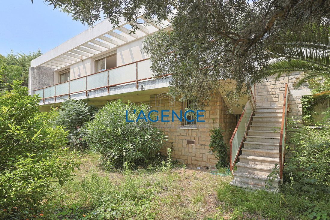 Villa in Hyeres, Provence-Alpes-Côte d'Azur, France 3 - 17497250
