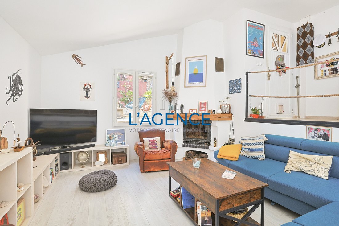 House in Hyeres, Provence-Alpes-Côte d'Azur, France 5 - 17497474