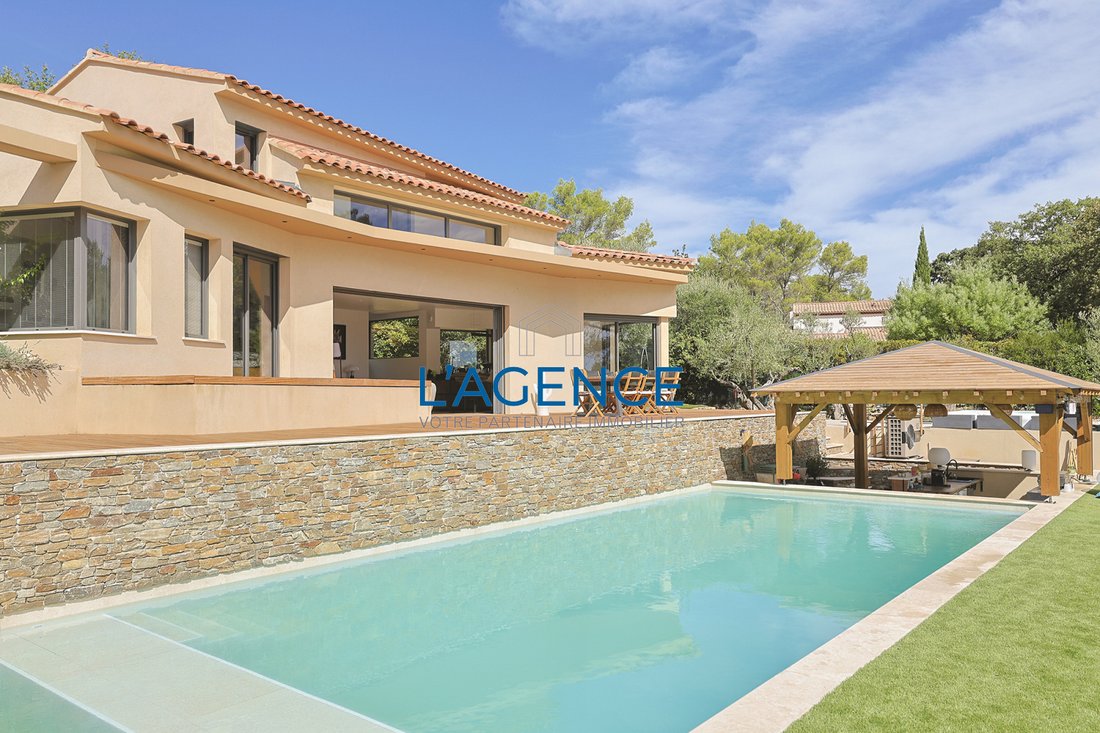 Villa in Solliès-Ville, Provence-Alpes-Côte d'Azur, France 3 - 17497372