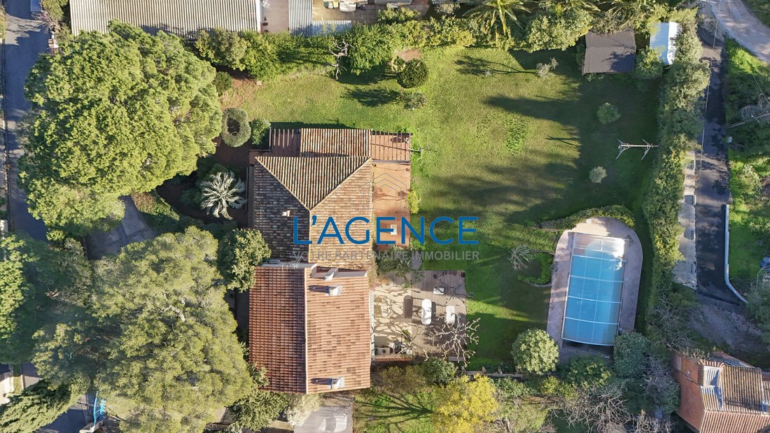 House in Hyeres, Provence-Alpes-Côte d'Azur, France 2 - 17497381