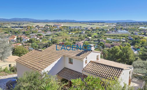 Villa in Hyeres, Provence-Alpes-Côte d'Azur, France 1