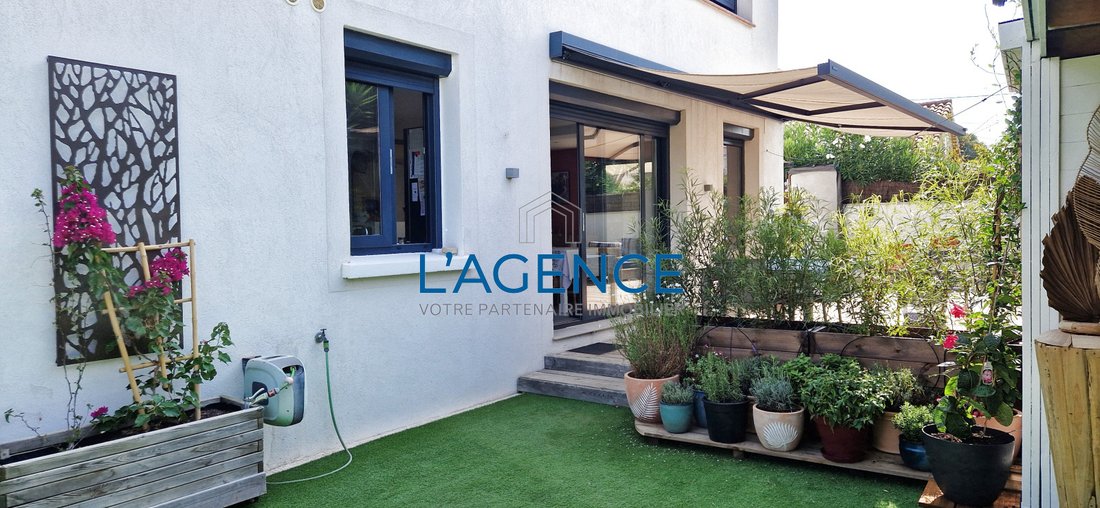 Villa in Hyeres, Provence-Alpes-Côte d'Azur, France 3 - 17497257