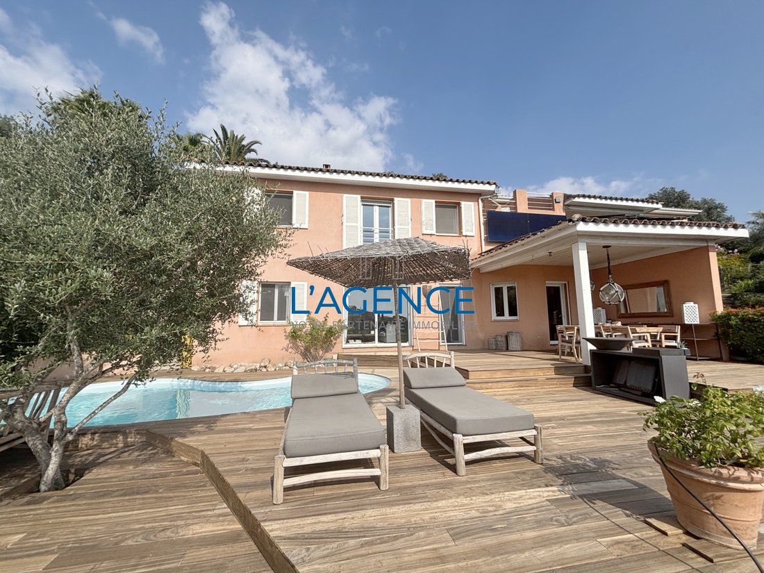 Villa in Hyeres, Provence-Alpes-Côte d'Azur, France 3 - 17497093