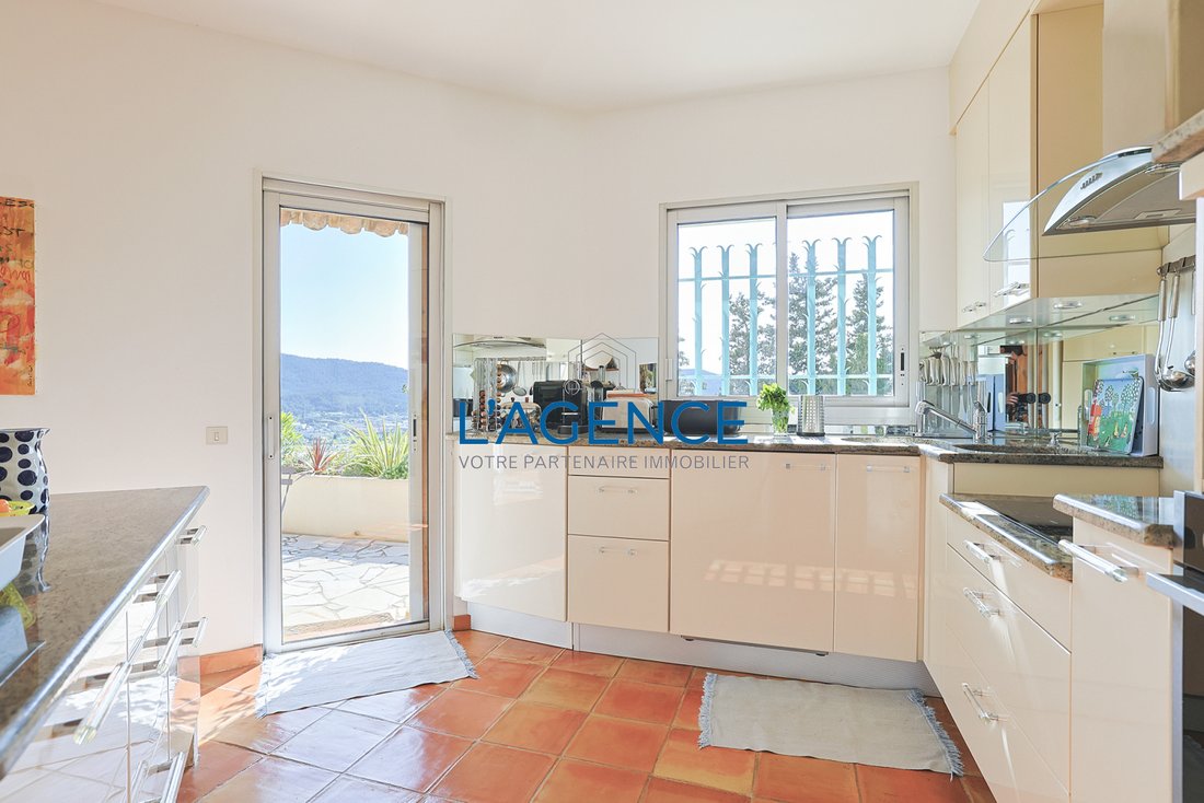 Villa in Hyeres, Provence-Alpes-Côte d'Azur, France 4 - 17497274