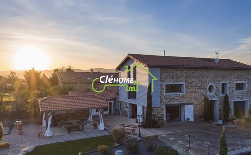House in Saint-Clement-les-Places, Auvergne-Rhône-Alpes, France 1