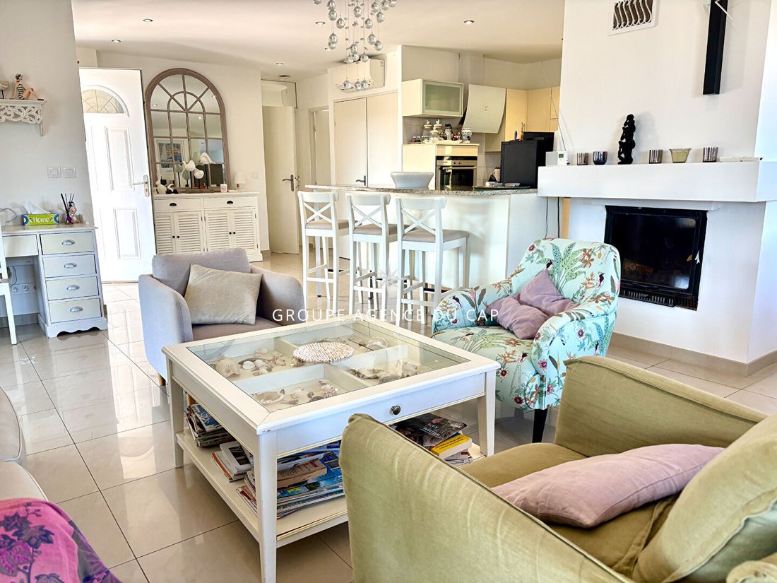 Villa in Les Issambres, Roquebrune-sur-Argens, France 3 - 17494786