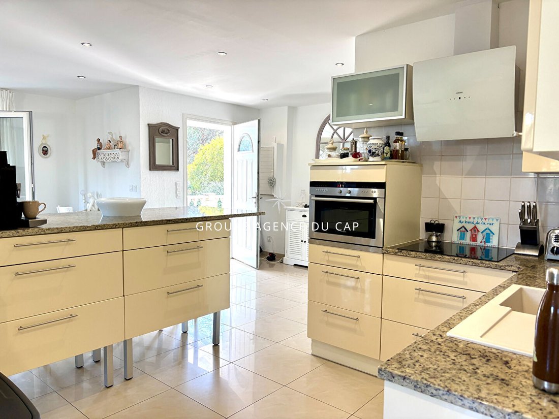 Villa in Les Issambres, Roquebrune-sur-Argens, France 4 - 17494786