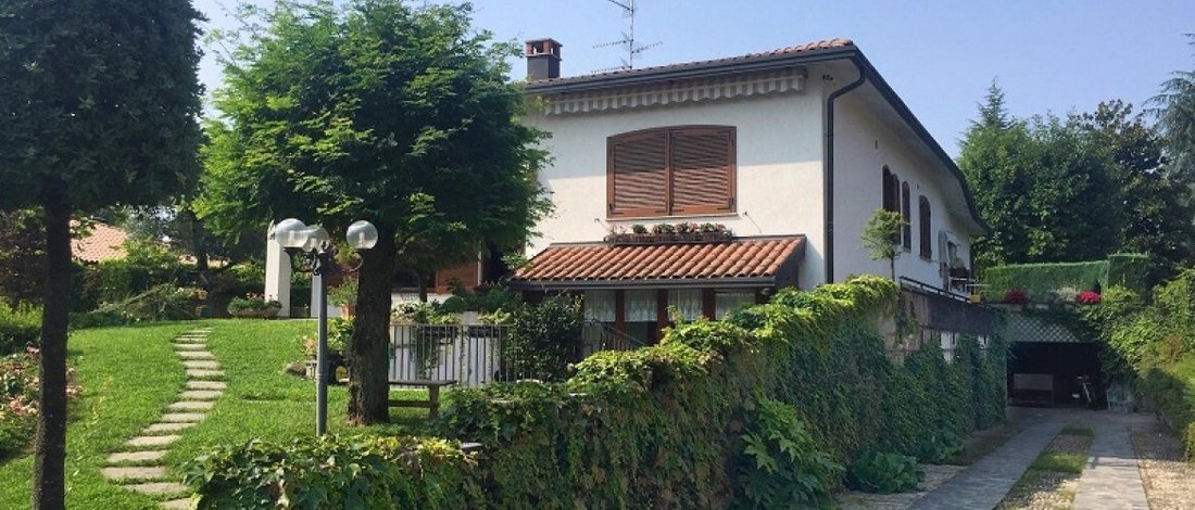 Villa in Tradate, Lombardy, Italy 2 - 17495876