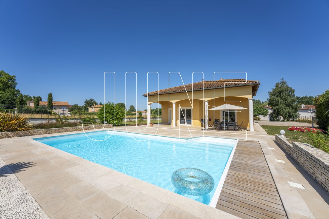 House in Chaponnay, Auvergne-Rhône-Alpes, France 1 - 17043159