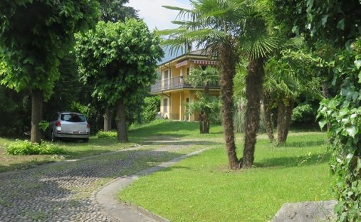 Villa in Longone Al Segrino, Lombardy, Italy 1