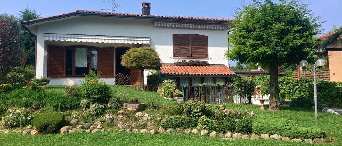 Villa in Tradate, Lombardy, Italy 1 - 17495876