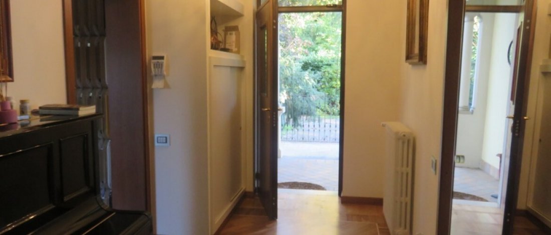 Villa in Venegono Superiore, Lombardy, Italy 3 - 15359088