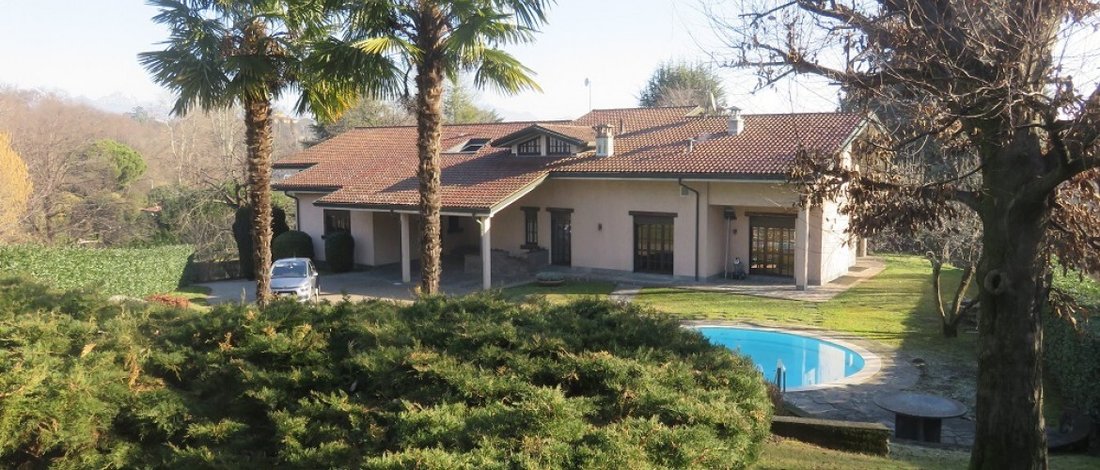 Villa in Inverigo, Lombardy, Italy 1 - 15359308