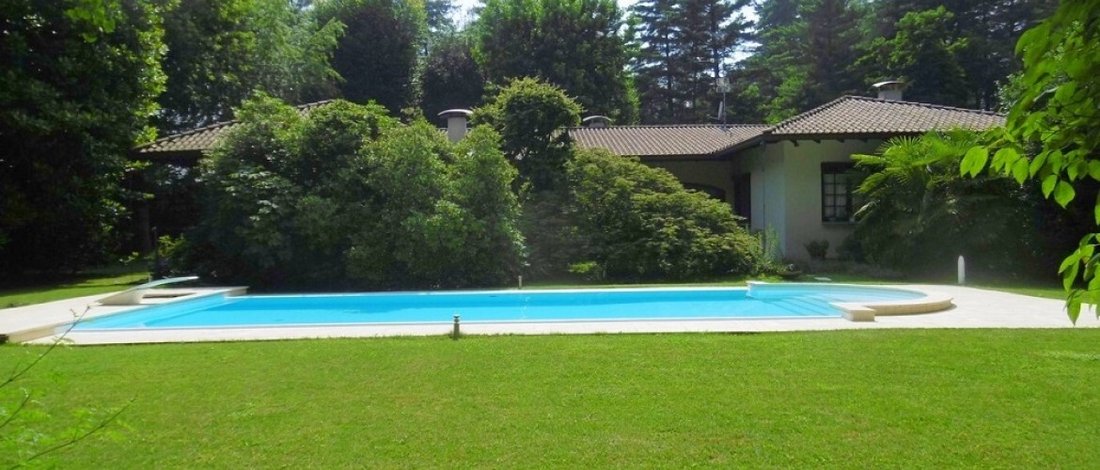 Villa in Somma Lombardo, Lombardy, Italy 1 - 15359063