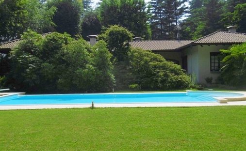 Villa in Somma Lombardo, Lombardy, Italy 1