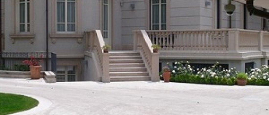 Villa in Center, Gallarate, Lombardy 2 - 15359263
