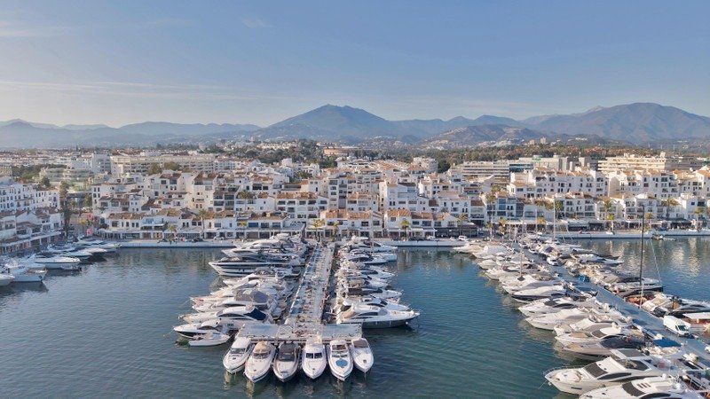 Apartment in Puerto Banus, Marbella, Spain 2 - 17497576