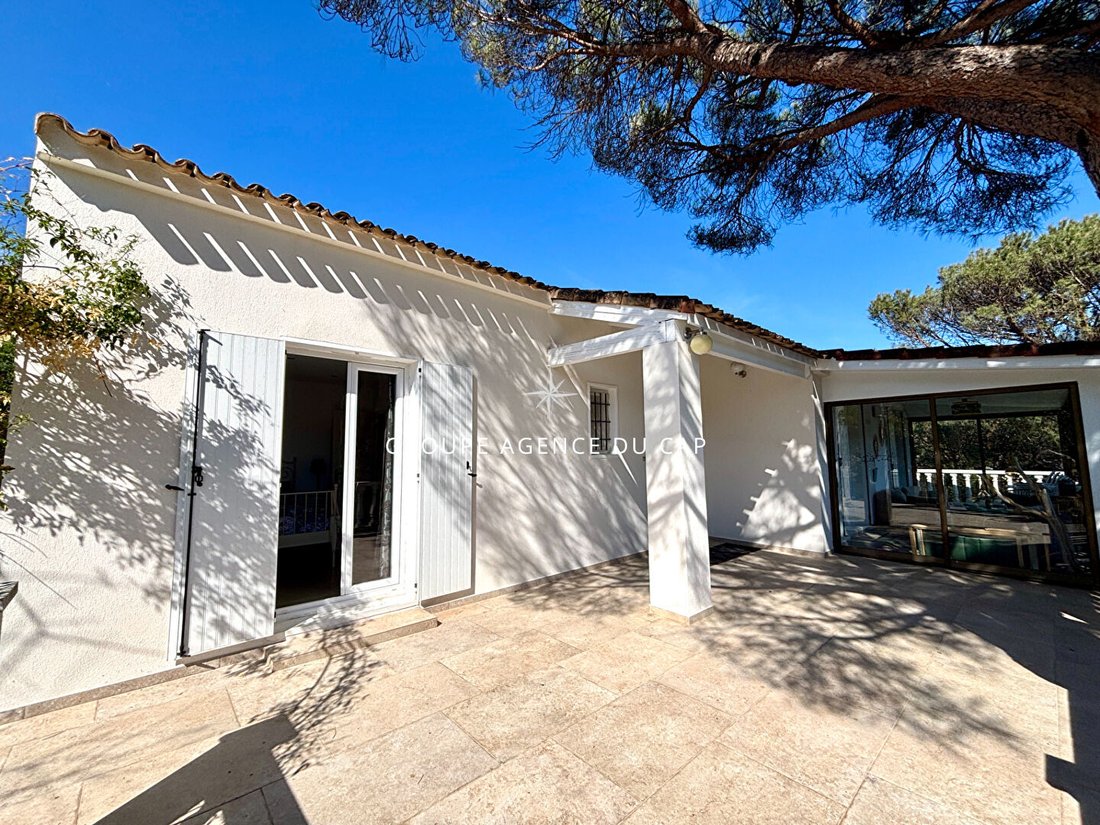 Villa in Les Issambres, Roquebrune-sur-Argens, France 2 - 17494786