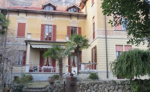 Villa in Laveno-Mombello, Lombardei, Italien 1