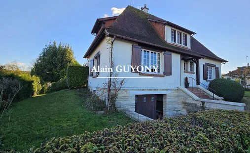 House in Pont-l'Évêque, Normandy, France 1