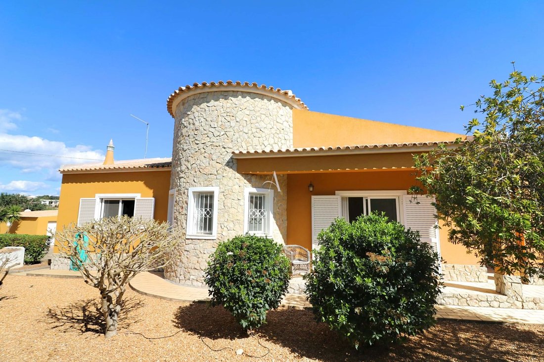 Villa in Loule (Sao Clemente), Algarve, Portugal 1 - 17495177