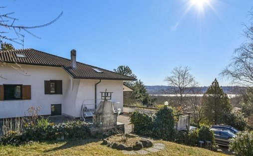 Villa in Center, Varese, Lombardy 1