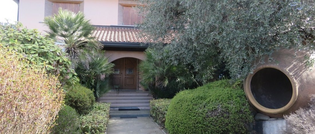 Villa in Fino Mornasco, Lombardy, Italy 1 - 15359071