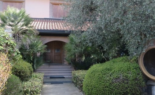Villa in Fino Mornasco, Lombardy, Italy 1