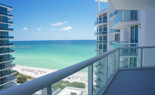 Condo in Miami Beach, Florida, United States 1