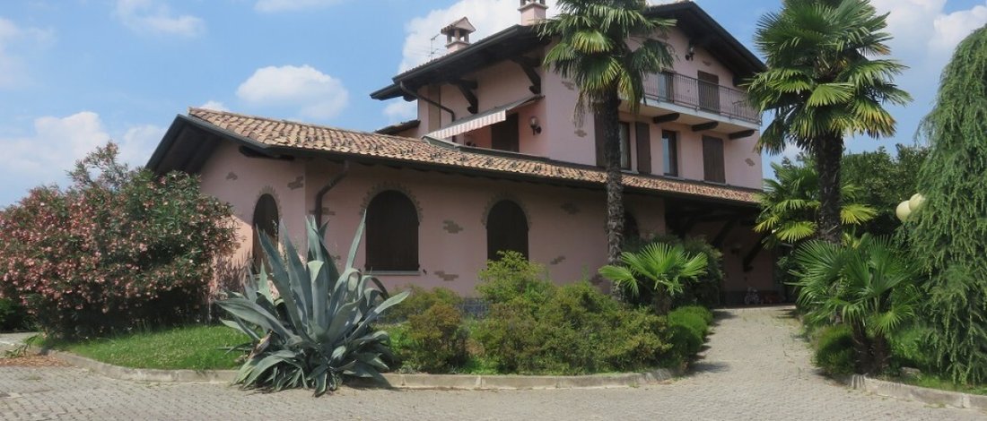 Villa in Cermenate, Lombardy, Italy 1 - 15359369