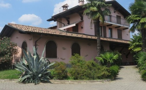 Villa in Cermenate, Lombardy, Italy 1