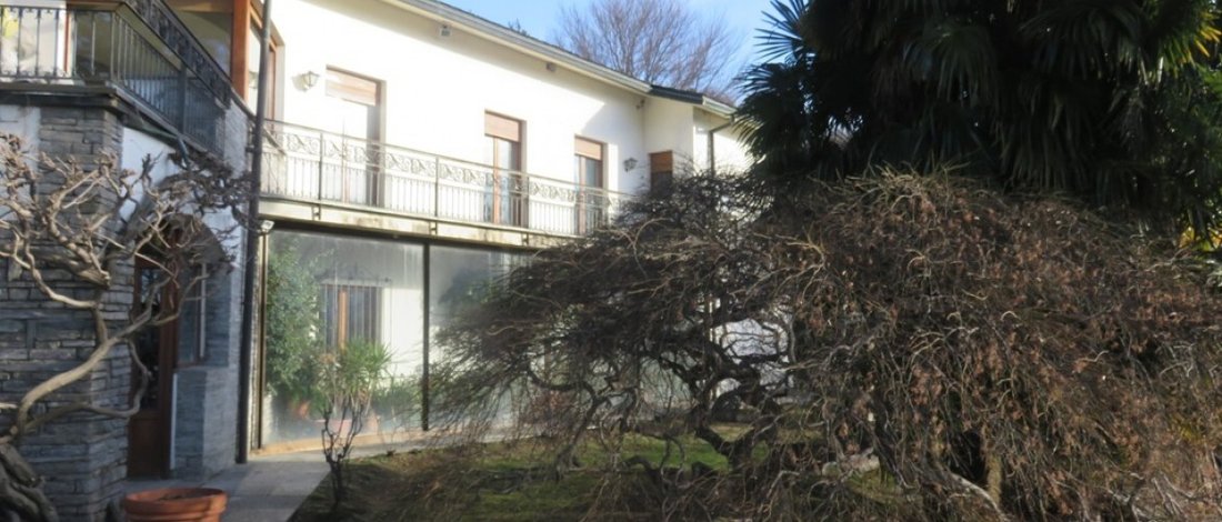 Villa in Laveno-Mombello, Lombardy, Italy 1 - 15359157