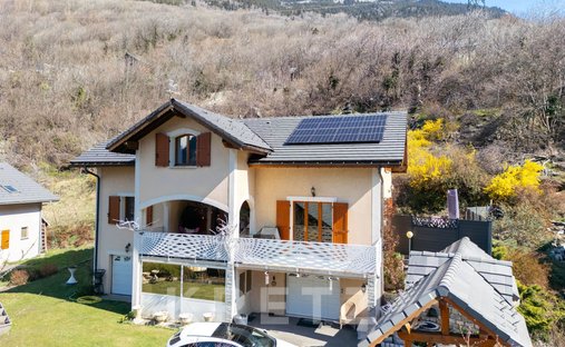 House in Orelle, Auvergne-Rhône-Alpes, France 1