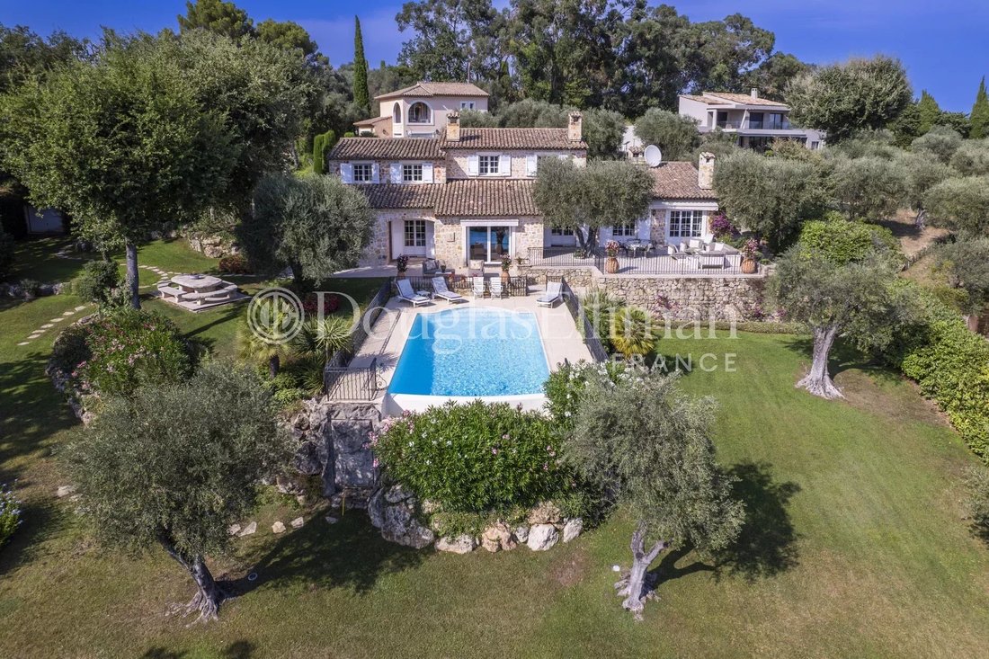 Villa in Châteauneuf-Grasse, Provence-Alpes-Côte d'Azur, France 1 - 14660149