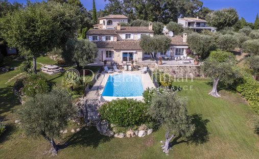 Villa in Châteauneuf-Grasse, Provence-Alpes-Côte d'Azur, France 1
