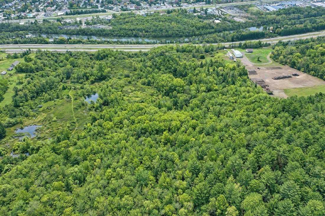 Farm Ranch in Saint-Jérôme, Quebec, Canada 2 - 17496487