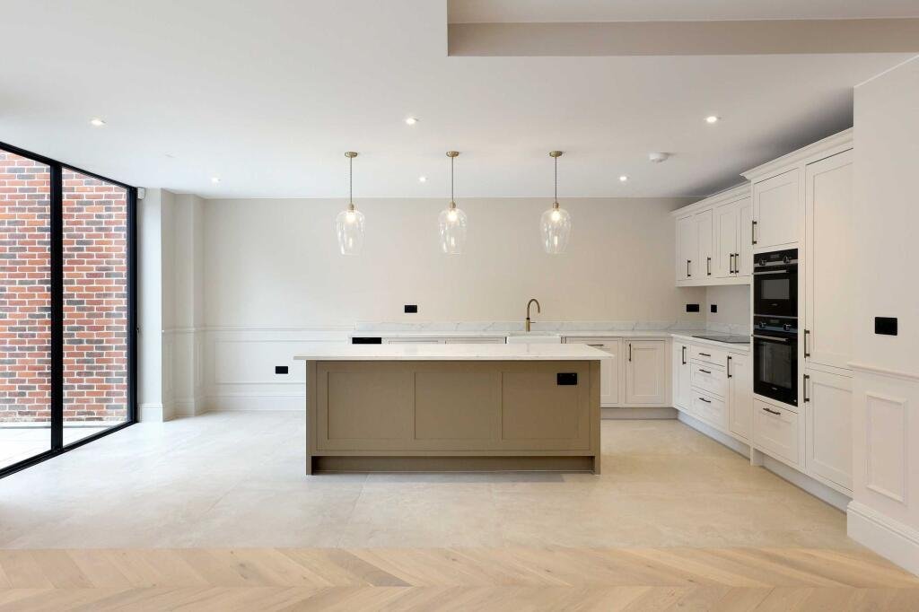 Apartment in Beaconsfield, England 2 - 17495855