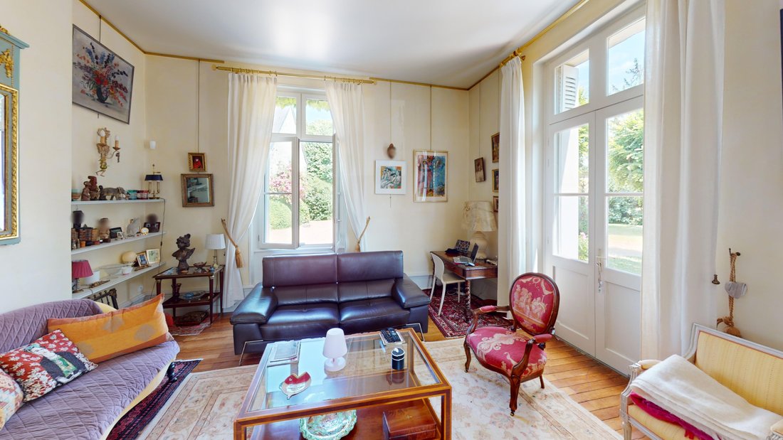 Estate in Neuvy-le-Roi, Centre-Val de Loire, France 5 - 17494203