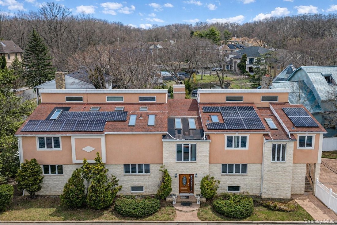 House in New York, New York, United States 2 - 17496515
