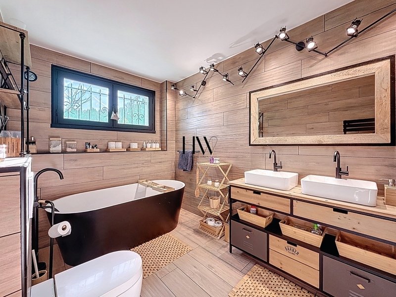 Chalet in Sévrier, Auvergne-Rhône-Alpes, France 3 - 17497805