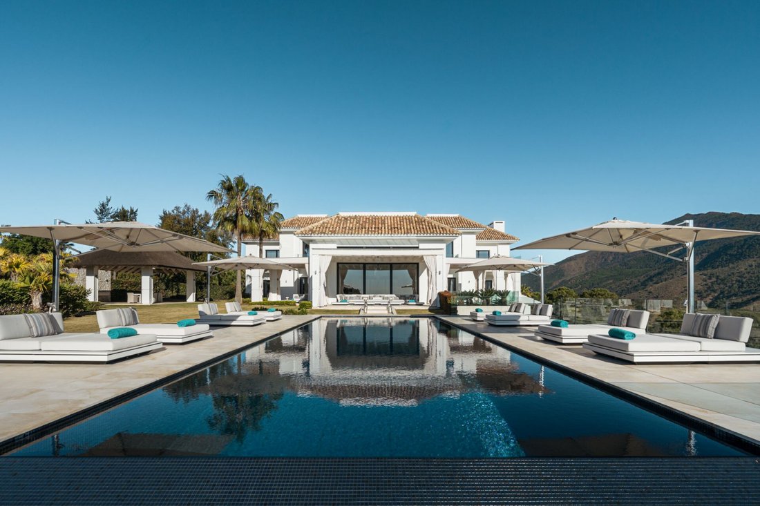 Villa in La Zagaleta, Benahavis, Andalusia 1 - 17495592