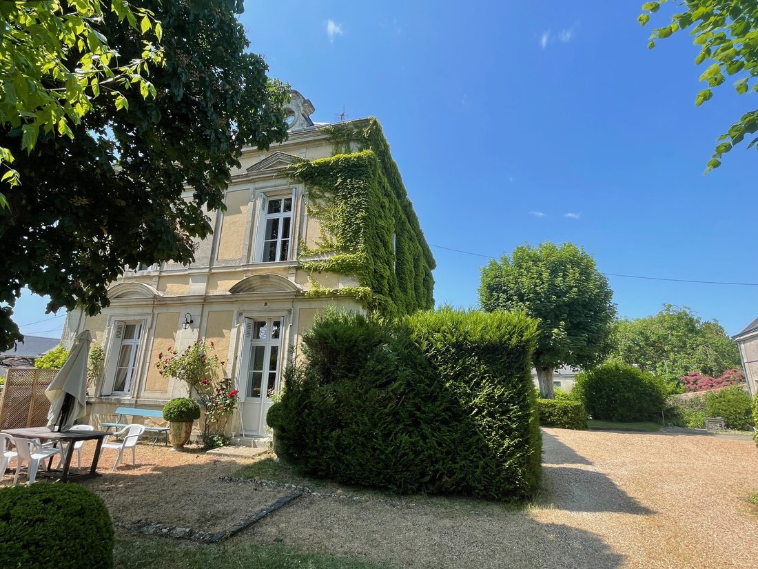 Estate in Neuvy-le-Roi, Centre-Val de Loire, France 1 - 17494203