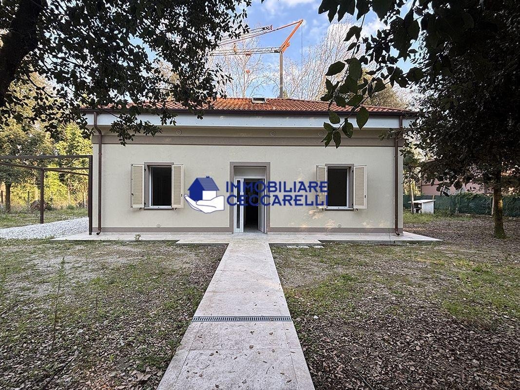 House in Ronchi, Massa, Italy 1 - 17497612