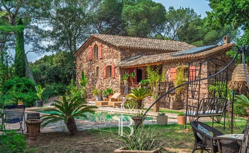 Country House in Roquebrune-sur-Argens, Provence-Alpes-Côte d'Azur, France 1