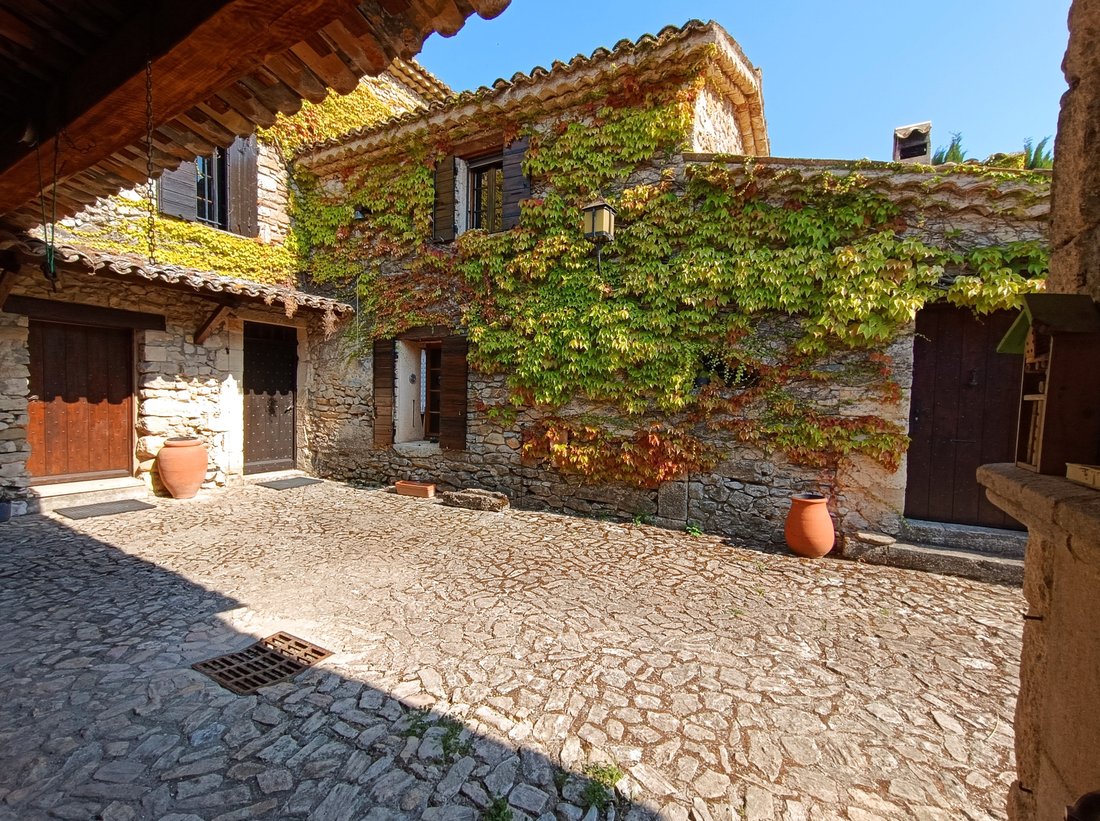 Estate in Reilhanette, Auvergne-Rhône-Alpes, France 2 - 17064011