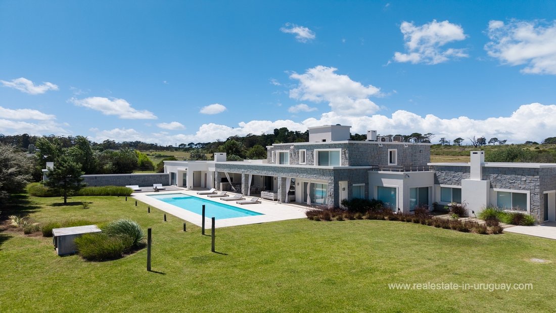 Villa in Manantiales, Maldonado Department, Uruguay 5 - 17495261