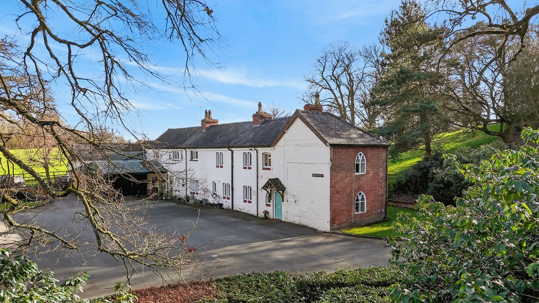 Cheshire East, England 1 - 17499531
