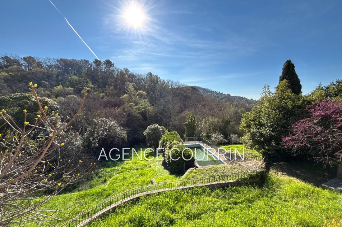 Villa in Grasse, Provence-Alpes-Côte d'Azur, France 1 - 17499574