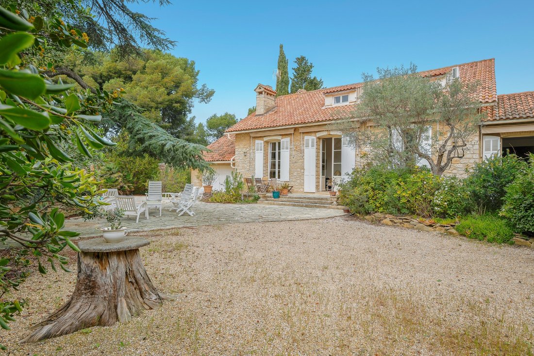 House in Bandol, Provence-Alpes-Côte d'Azur, France 2 - 17499559