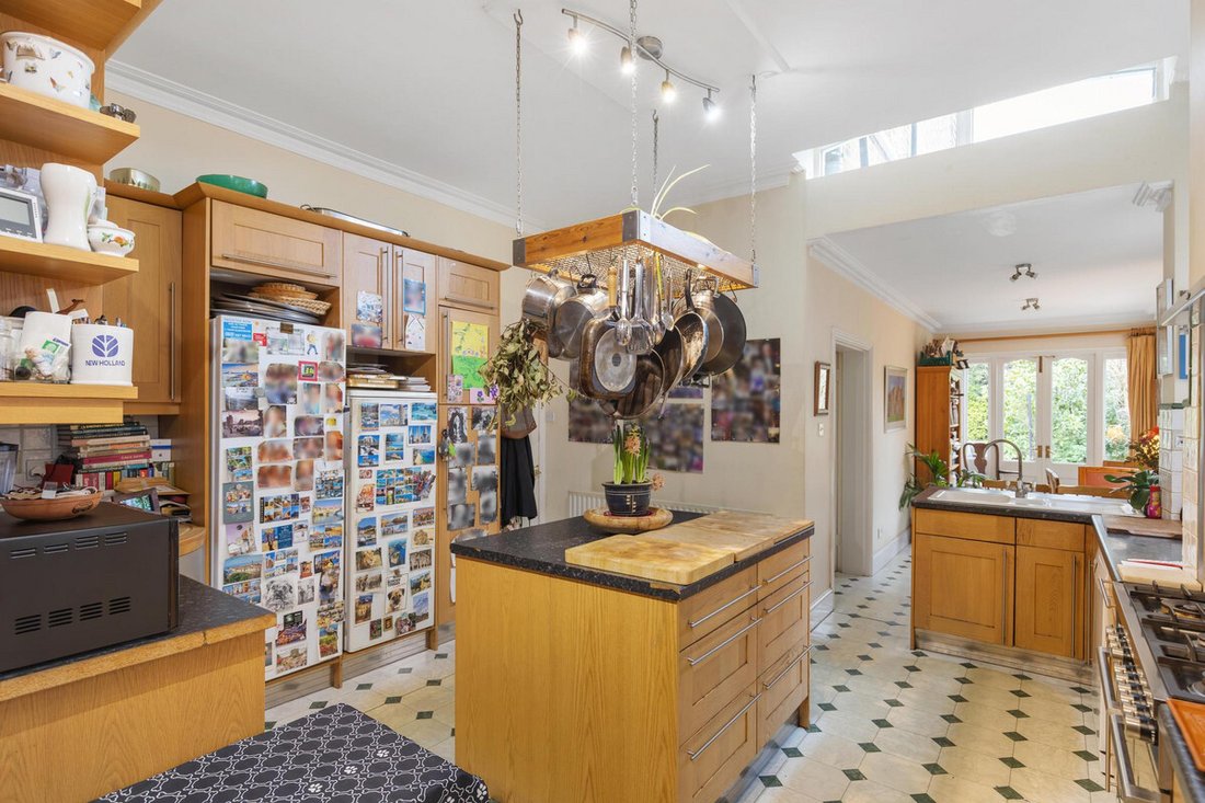 House in West Acton, Ealing, England 4 - 17499537